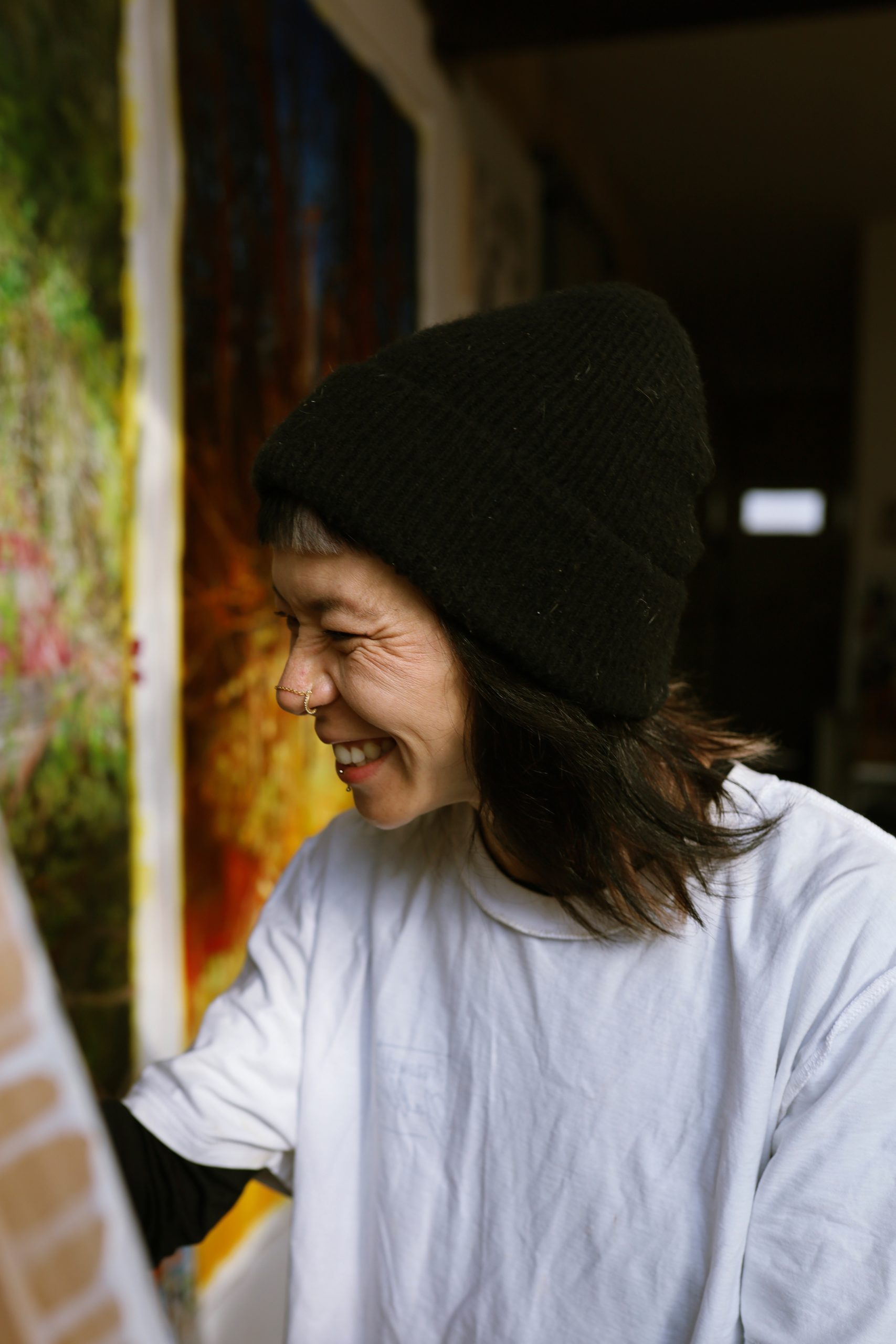 Rouge Hartley dans son atelier.