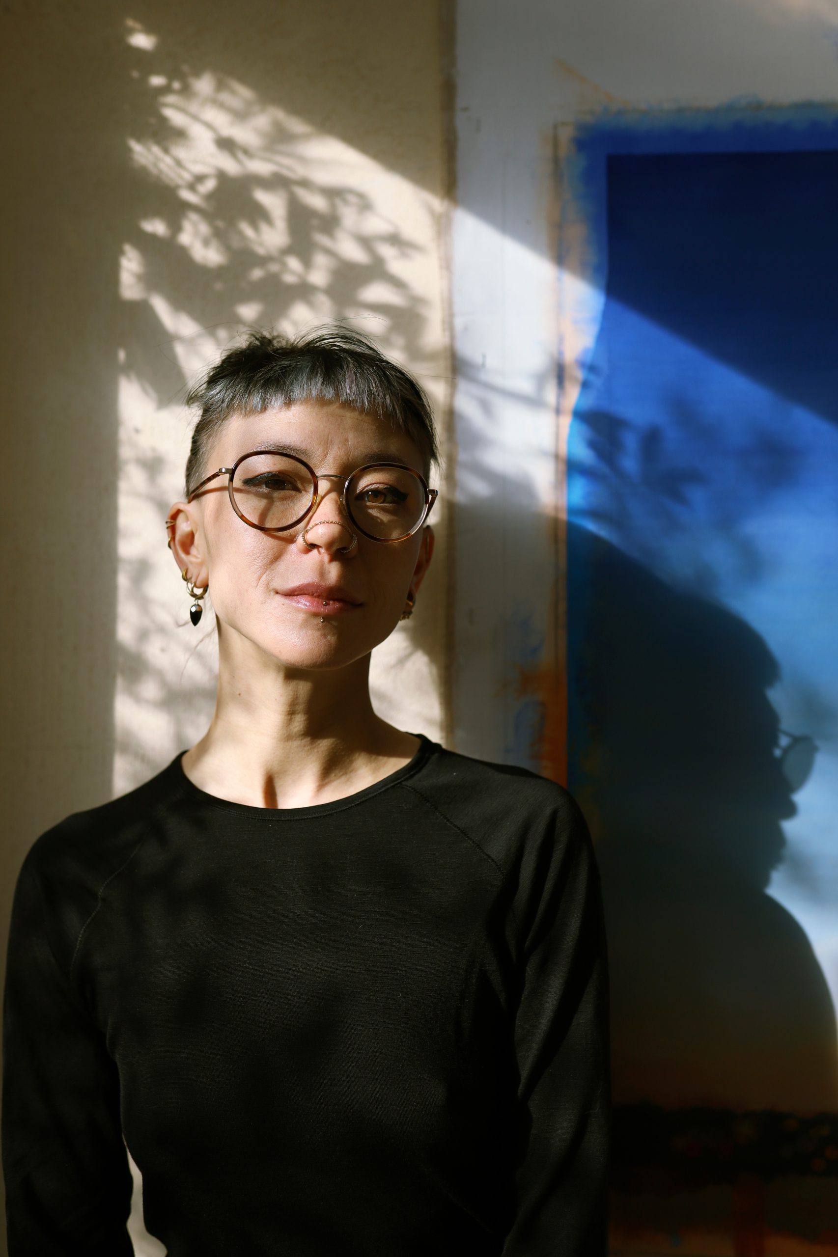 Rouge Hartley dans son atelier.