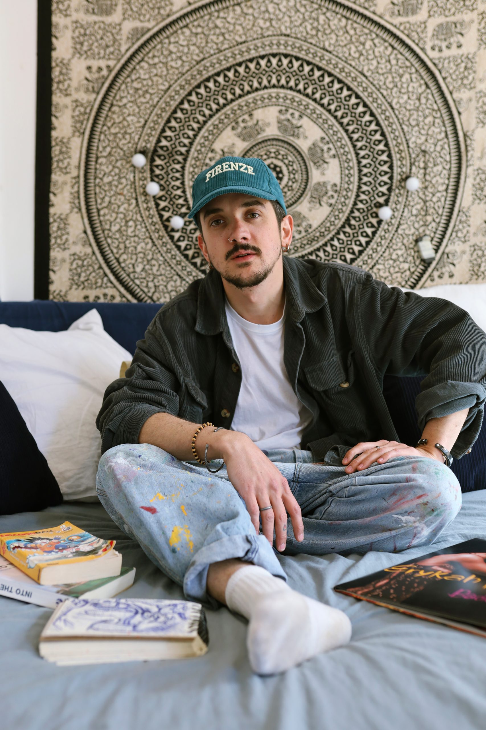 Meta Arte dans son atelier.